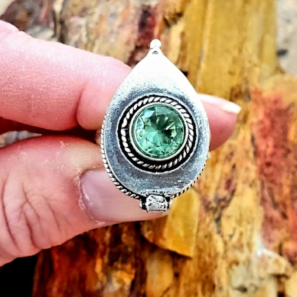 New Green Quartz 925 Silver Poison Ring. - Picture 10 of 16